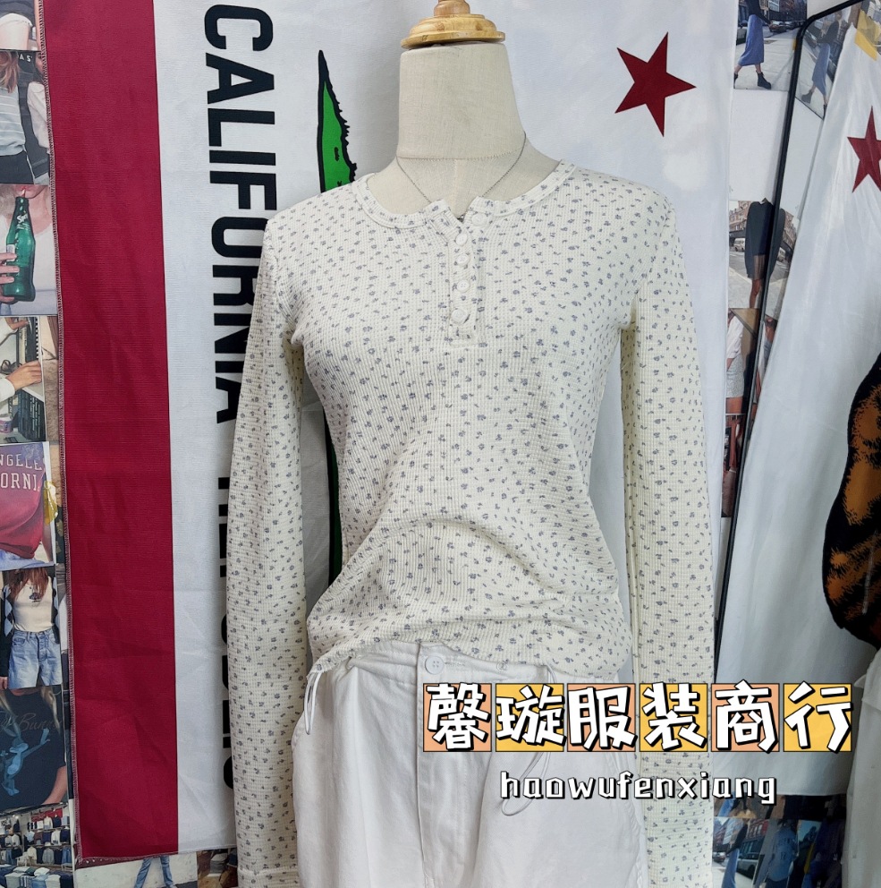 BM estilo nuevo estilo americano waffle cinco botones camisa de fondo floral de manga larga Camiseta cuello redondo botón superior image 6