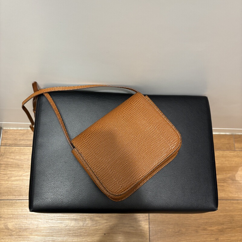2026 New Limited Edition Messenger Tofu Bag, Top Layer Cowhide with Lizard Pattern Embossing, Lining in Lambskin, Women's Shoulder and Crossbody Bag 2026 New Limited Edition Messenger Tofu Bag, Top Layer Cowhide with Lizard Pattern Embossing, Lining in Lambskin, Women's Shoulder and Crossbody Bag