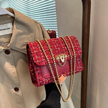 С������Ů�¿�ֻ�ë�ظ���С���L朗l���W�t���μ��б��Ů��