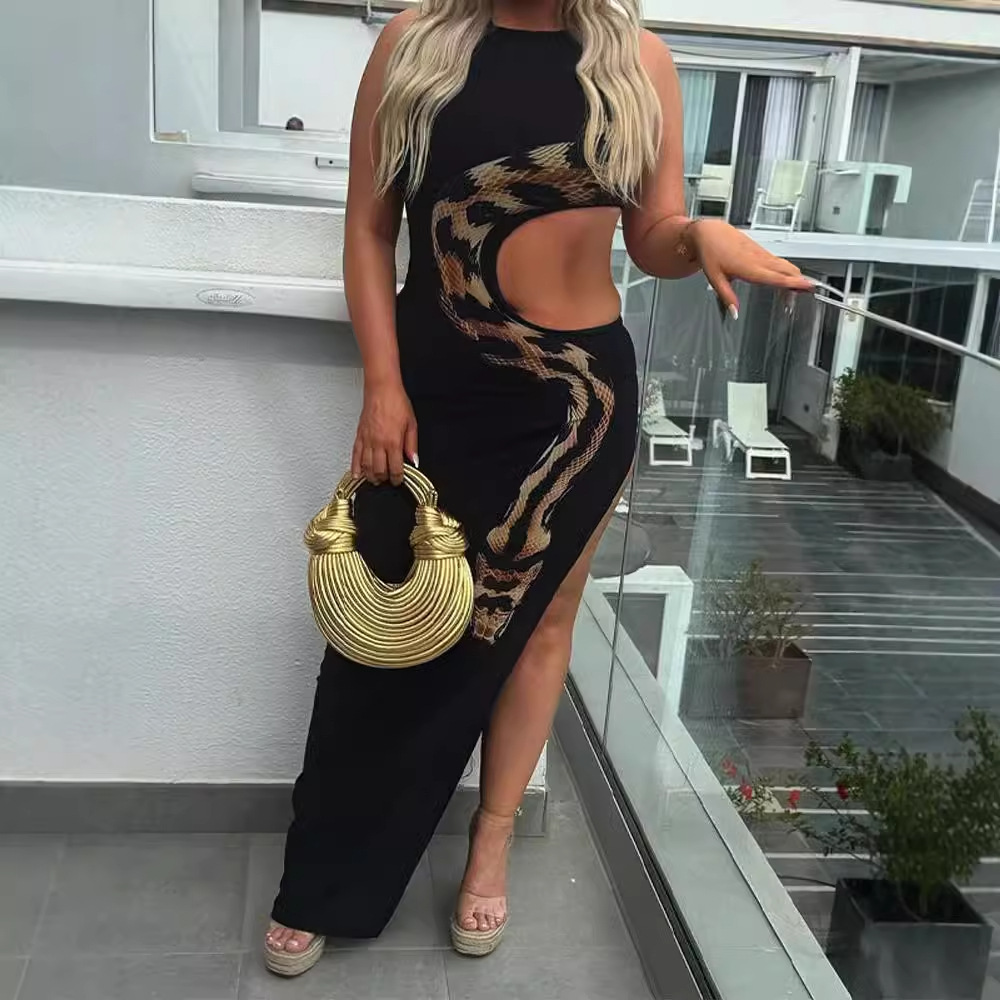 fashionable black elegant long skirt with a round collar sleevless