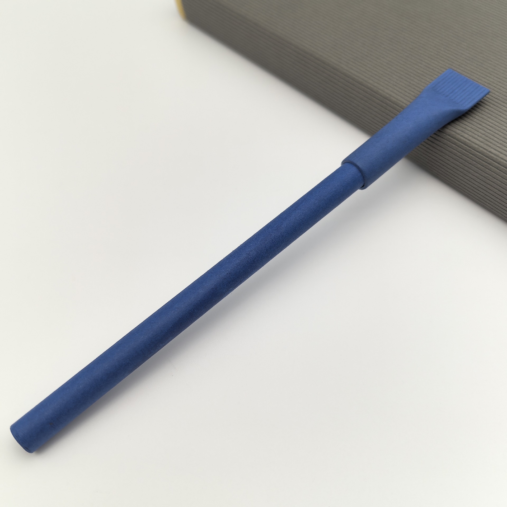 Azul precioso profundo