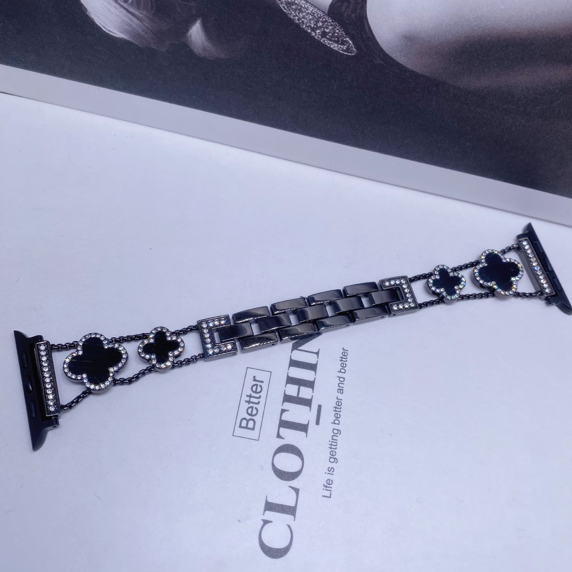 Apto para Apple Watch Apple Watch Correa de metal de trébol de cuatro hojas de diamantes de moda de SE1-10 generación