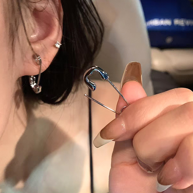 Distinctive Sweet Cool Pin Earrings Cold Style Fashion All-match Ins New Commemorative Gift Earrings Pin