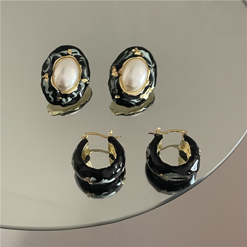 Retro Enamel Oval Button Earrings Wholesale Nihaojewelry display picture 10