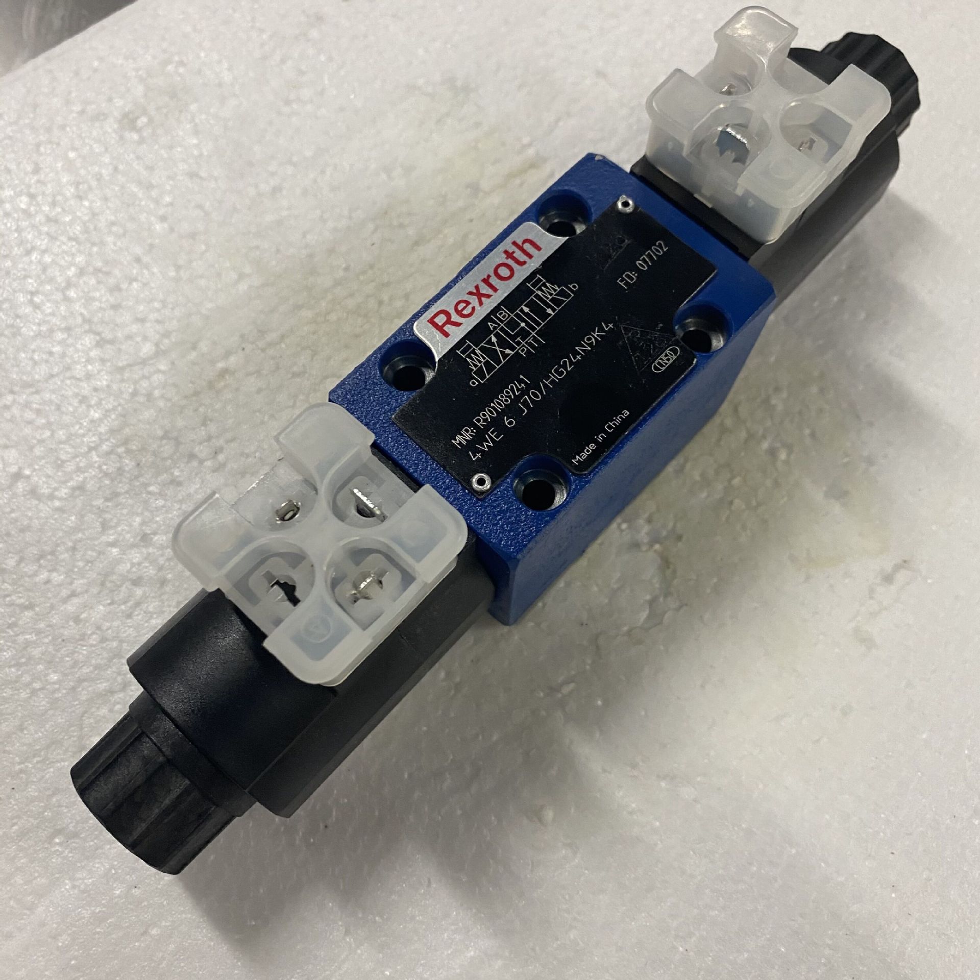 电磁球阀力士乐 4WE10J5X/EG12N9K4/M 现货包邮