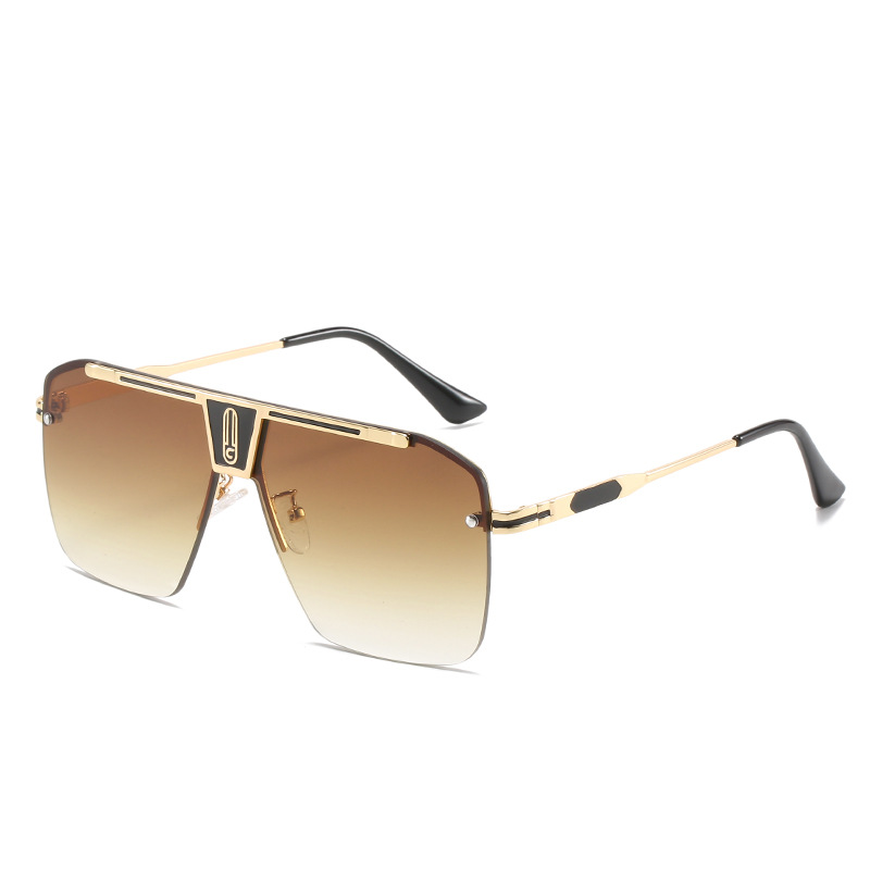 Dames zonnebril met groot frame one-piece street style_voghion.com