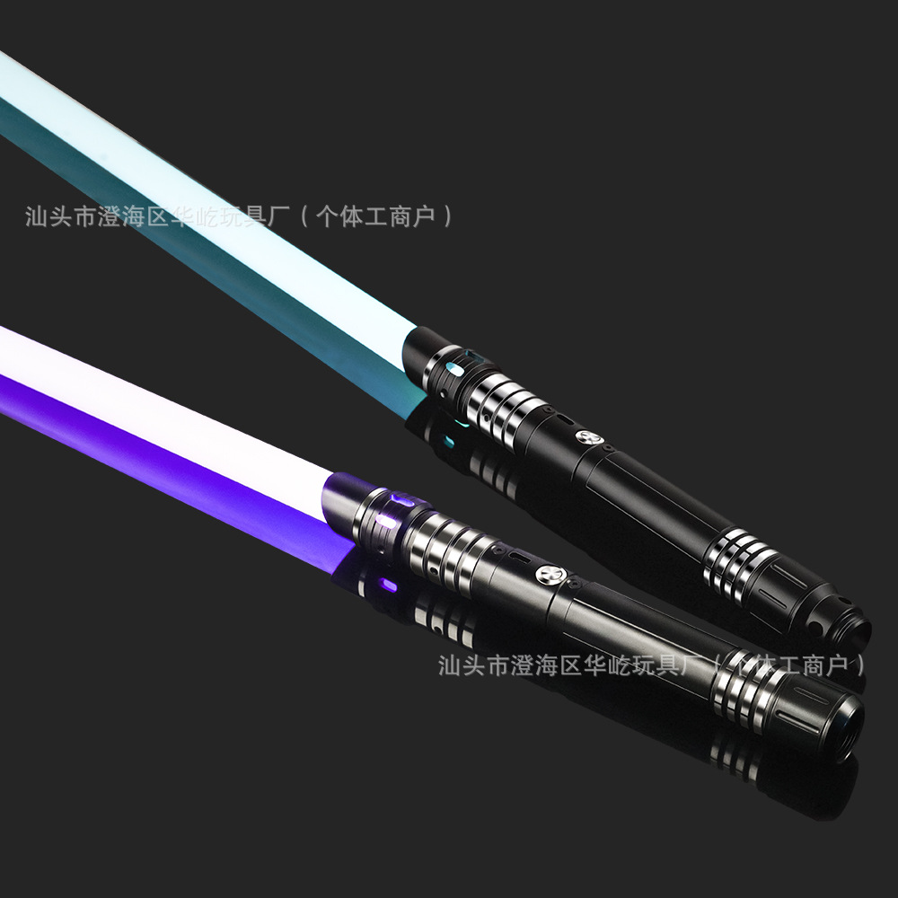 Espada láser de metal transfronteriza Palillo luminoso para niños Sable de luz de 7 colores dos en uno Juguete de espada láser luminosa recargable