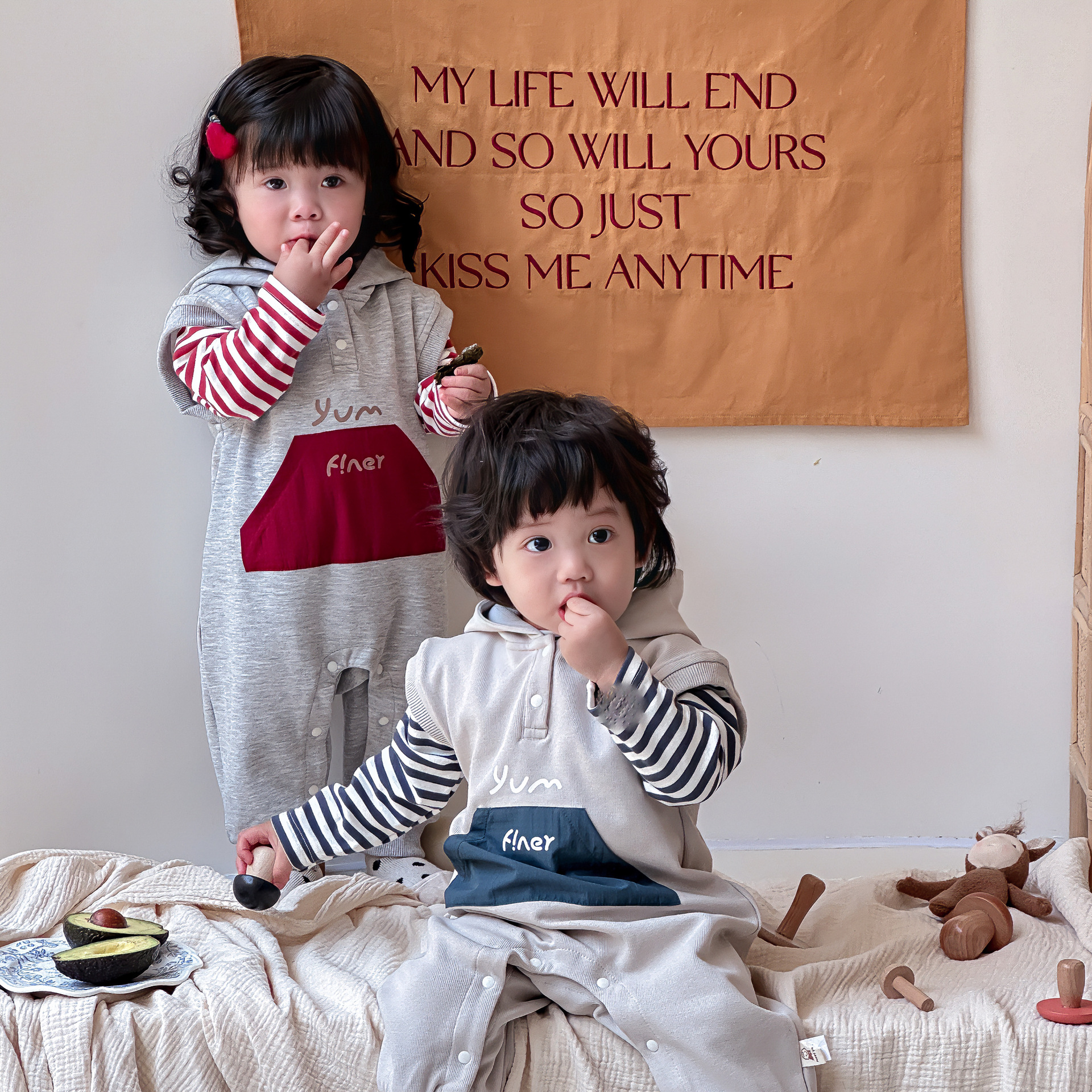 Ropa para niños coreanos, ropa para bebés, traje de otoño, traje de una pieza, traje de escalada 0-3, camiseta a rayas, mameluco con capucha, traje de dos piezas