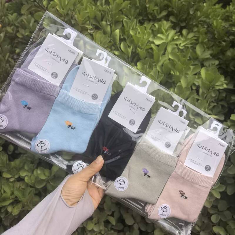 Footwear for Men and Women, Mid-Calf Casual Colorful Cotton Socks for Daily Commuting, Wholesale in Stock, High Demand, Autumn and Winter 26 Footwear for Men and Women, Mid-Calf Casual Colorful Cotton Socks for Daily Commuting, Wholesale in Stock, High Demand, Autumn and Winter 26