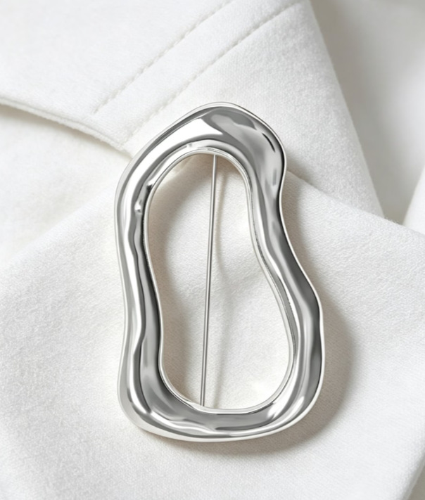 2027 Europa y los Estados Unidos irregular elíptico delicado broche liso de otoño y invierno simple lujoso alto sentido de moda pechos para mujeres image 7
