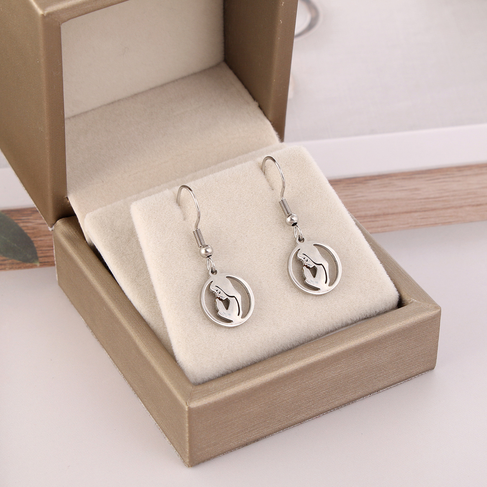 1 Pair Fashion Portrait Polishing Stainless Steel Drop Earrings display picture 1