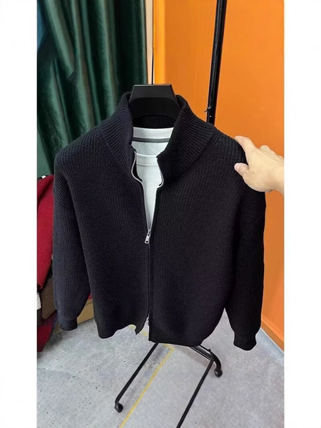 Solid color cardigan with zipper