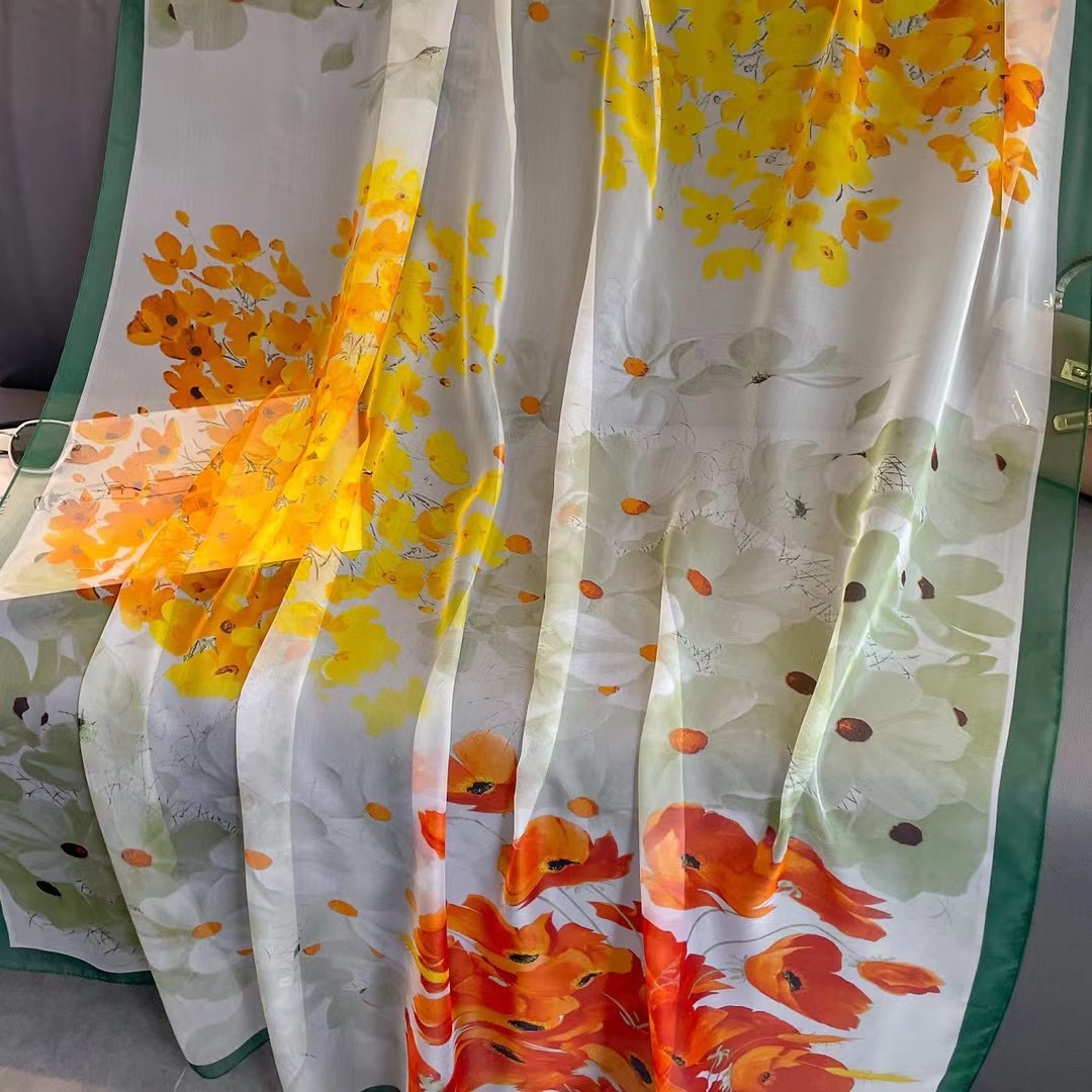 春と秋のシルクスカーフ女性用2026年新作大判ガーゼスカーフ、スタイリッシュでシンプル、多用途、おしゃれな日焼け止めショール、お母さんへのプレゼントに最適。