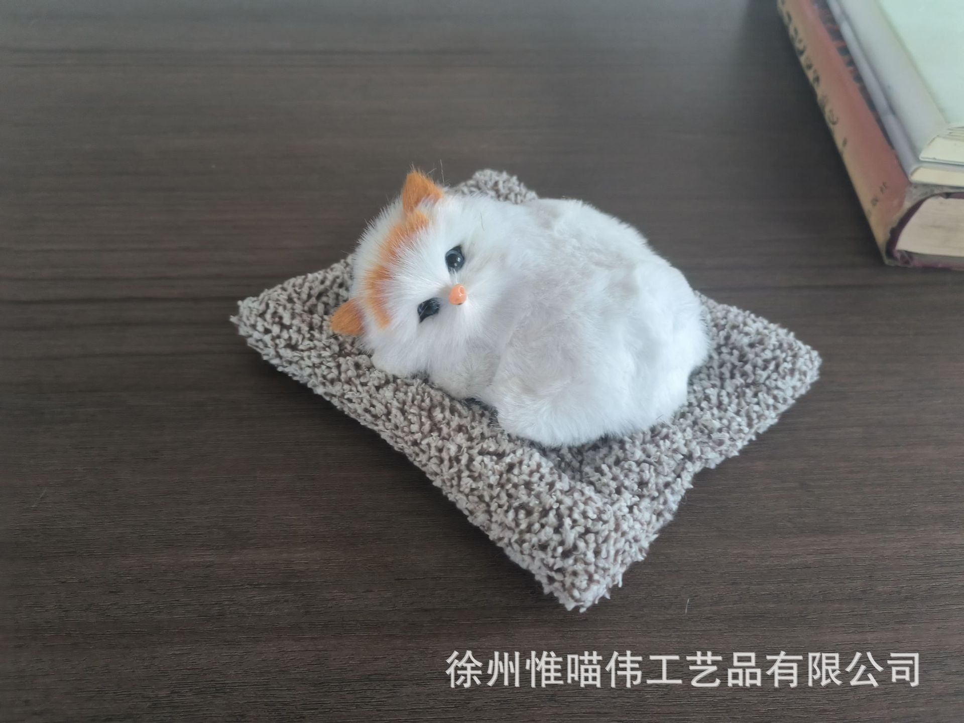 Nuevos adornos interiores de automóviles adornos de carbón activado simulación de gato decoración de consola de automóvil dormido gato mini juguete