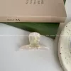 Зелёно-бежевый