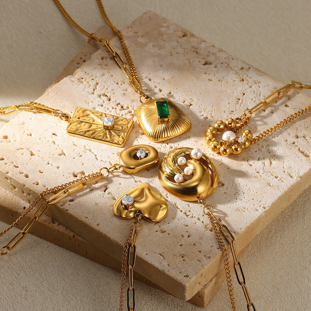 Collier en acier inoxydable doré avec perles et zircons, style vintage, pendentif texturé en forme de cœur, résistant à la lumière et tendance_voghion.com