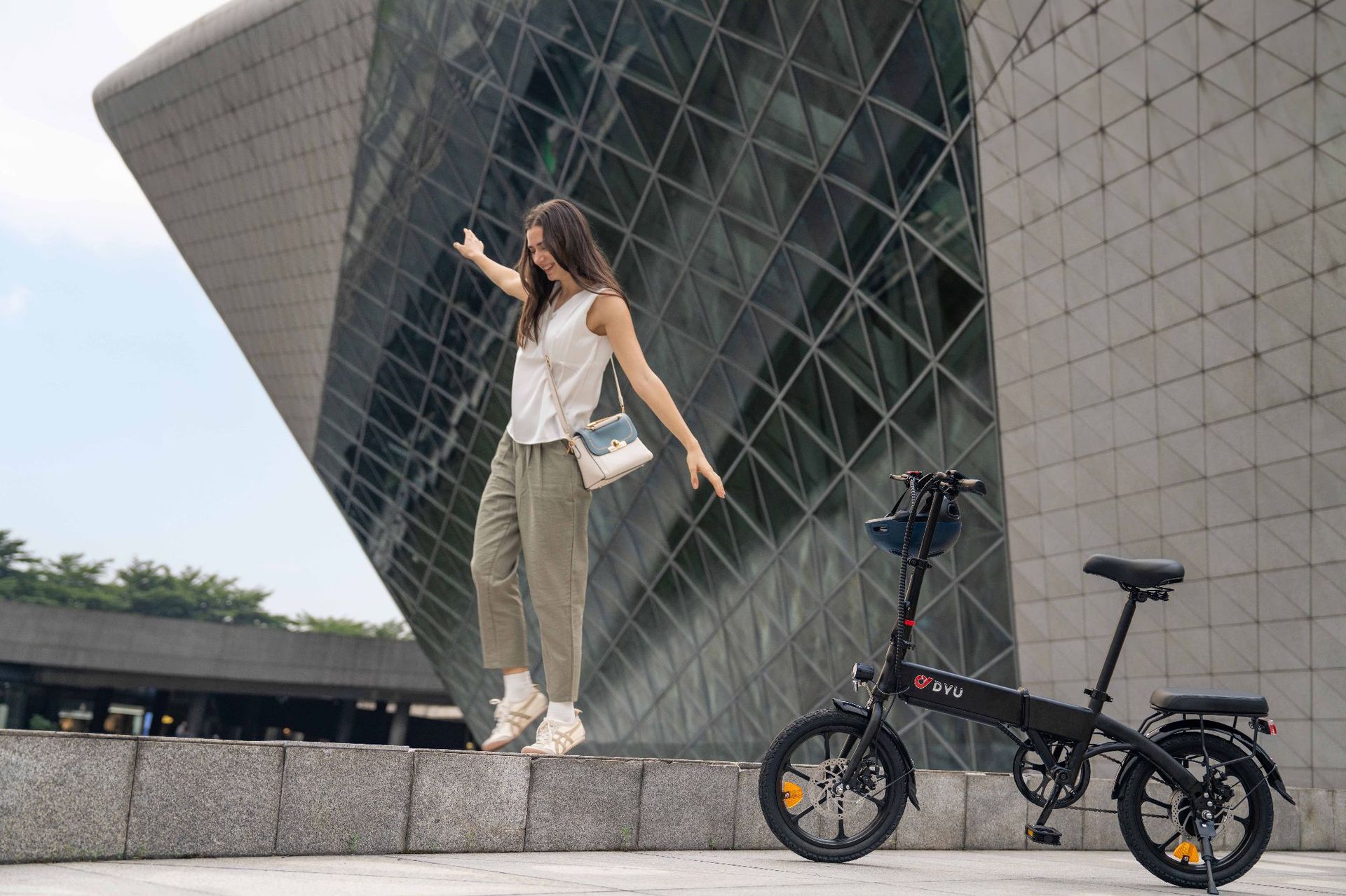 Cross-border wholesale from Dayu Factory: New lithium battery long-range folding electric assist bicycle for men and women
