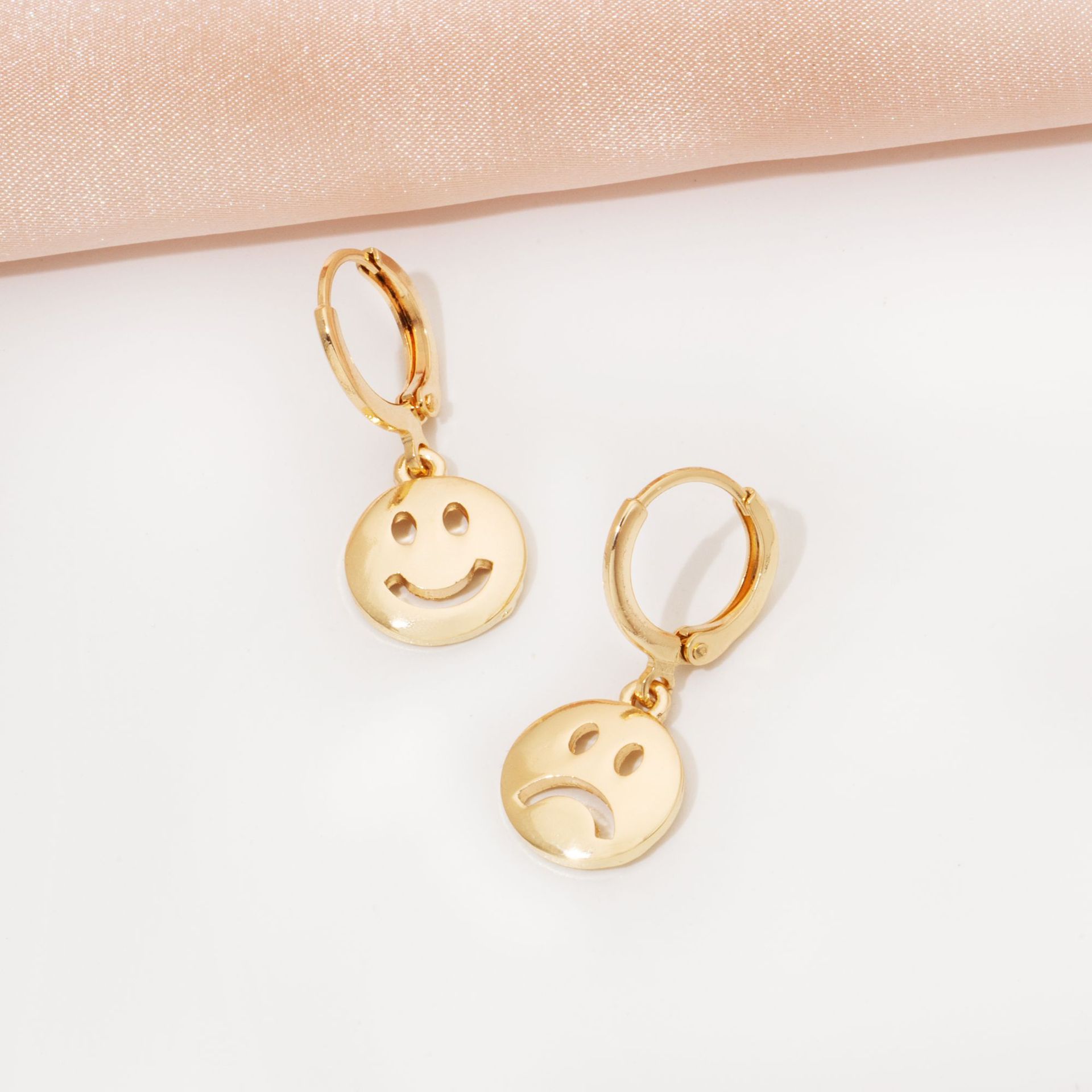 Korea Smiley Face Asymmetrical Earrings Wholesale display picture 4