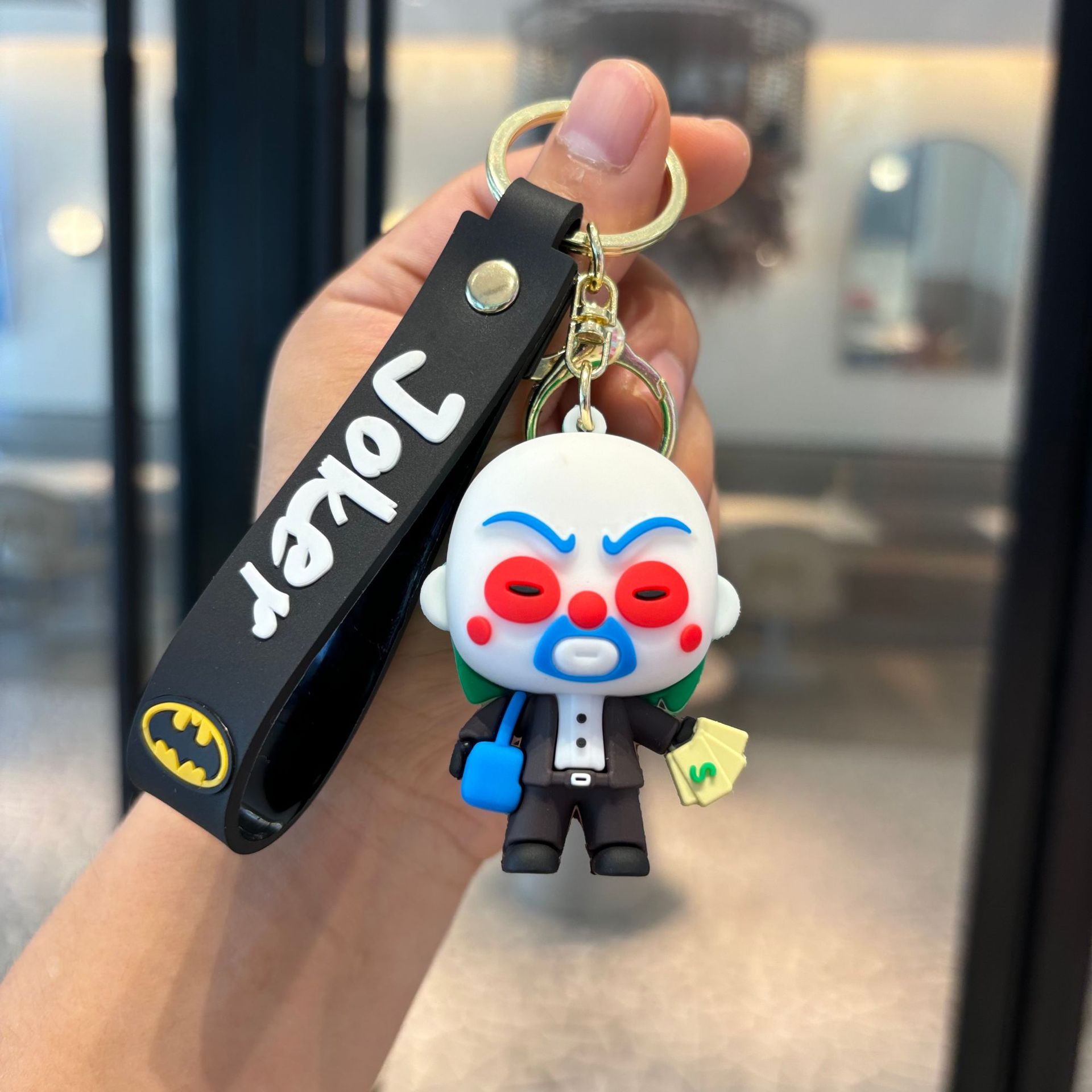 Batman cruzado superhéroes clown muñeca coche llavero colgante muñeca máquina de regalo pequeño