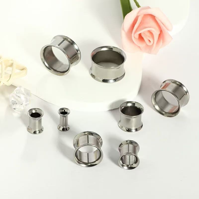 Pointed titanium steel lip stud product view