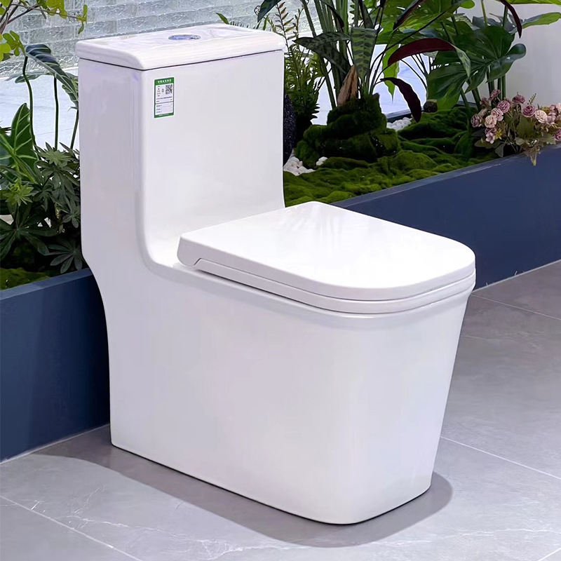 Cuadrado bombeo doméstico unido inodoro cerámico ahorro de agua silencioso unido superciclón tipo inodoro antiolor fabricante