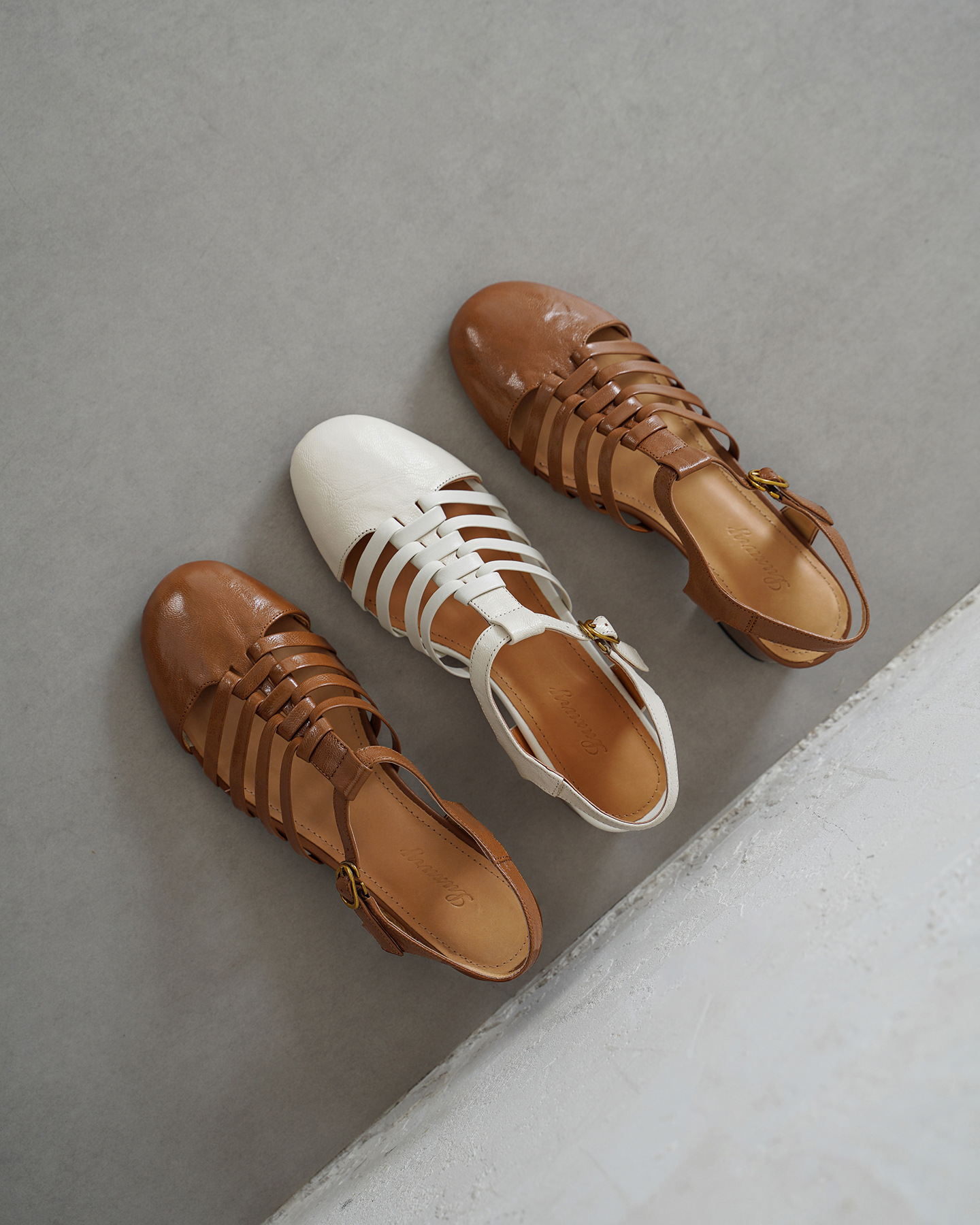 Sandal nữ cổ điển mũi nhọn quai T khóa, gót 5 cm, da cừu mềm — màu trắng ngà chi tiết 21