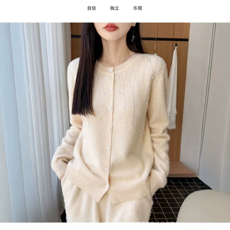 New autumn and winter Korean-style loose, gentle, sweet, round-neck sweater coat, soft and skin-friendly, with meteor diamond embellishments New autumn and winter Korean-style loose, gentle, sweet, round-neck sweater coat, soft and skin-friendly, with meteor diamond embellishments