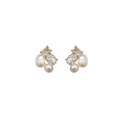 Designed freshwater pearl zircon stud earrings, feminine, elegant, niche, unique, fashionable and versatile earrings.