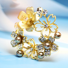 迪莉雪 2023年地摊货源网批发 中高档合金哑金珍珠花环外贸胸针