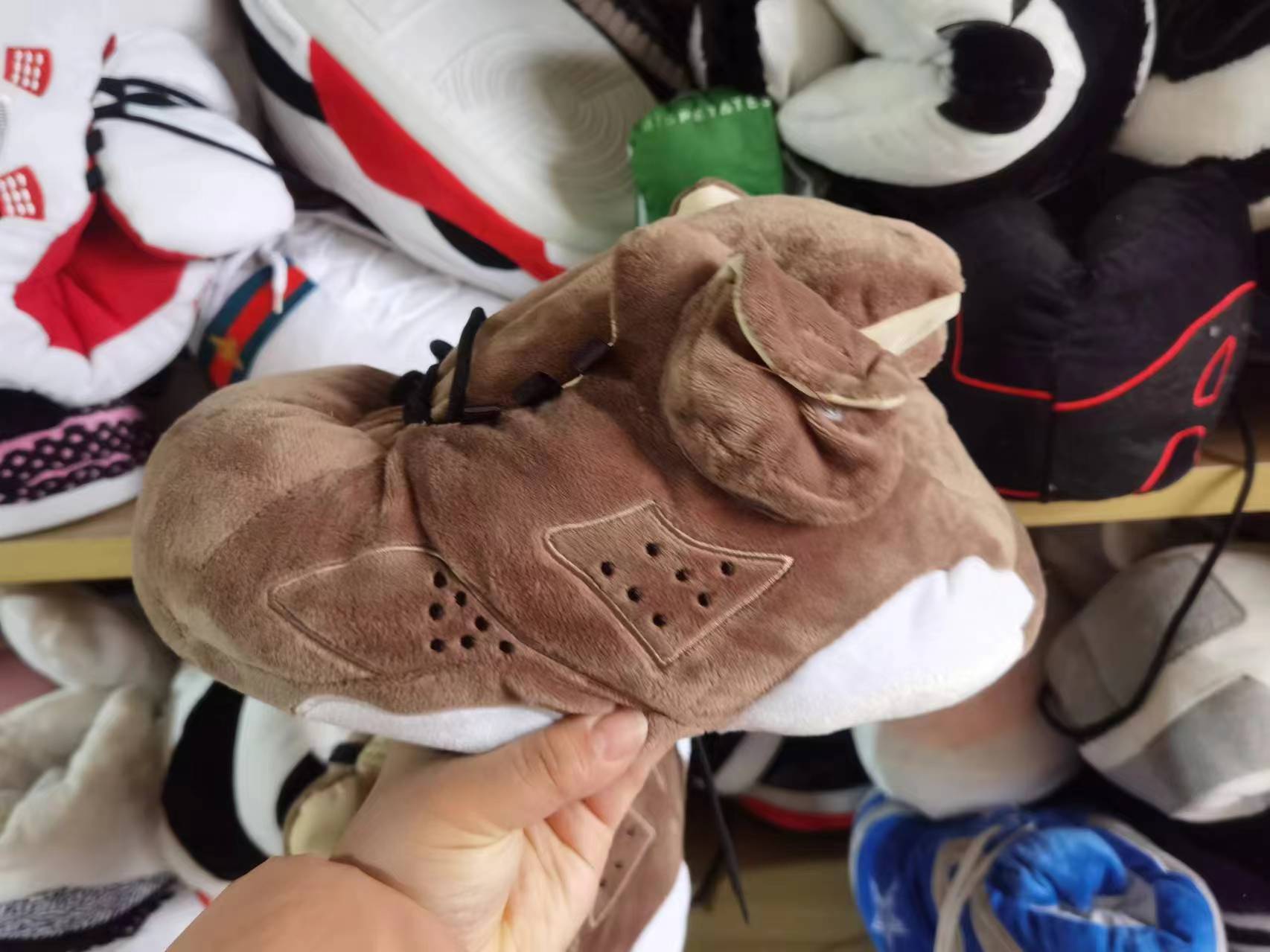Tiktok mismo estilo parodia zapatos de grasa Coco pareja Zapatillas de algodón volver al futuro casa piso Kang hebilla 1 zapatos de algodón