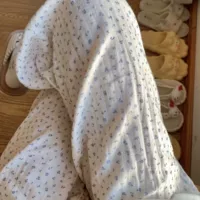 Новый! Синие маленькие хлопковые двухслойные марлевые пижамы с цветочным принтом, свободные и милые хлопковые марлевые штаны с рисунком, которые можно носить на улице.