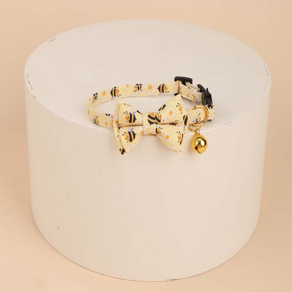 Fabricante de liquidación de bajo precio spot transfronterizo mascota collar gatos campanas doradas collar de corbata gatos