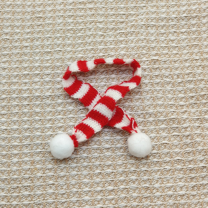 빨간색과 흰색 스카프