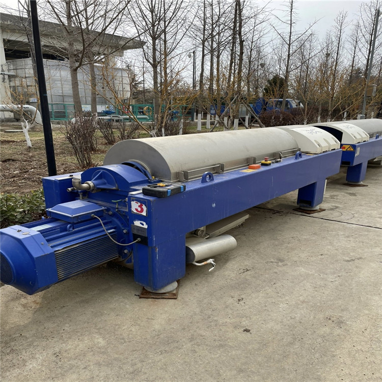 出售九成新离心机卧螺离心机 780型卧螺离心机 污水处理离心机