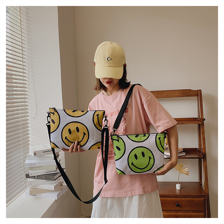 Wholesale Large Capacity Smiley Face Pattern Shoulder Canvas Bag Nihaojewelry display picture 6