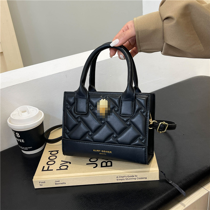 Bolso de PU transfronterizo nueva tendencia charol rombo pequeño cuadrado bolso de mensajero de un solo hombro de alta gama de nicho