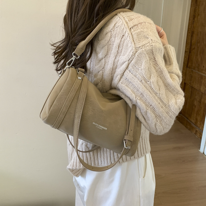 高级感小众包包女秋冬2025新款百搭斜挎包休闲爆款ins单肩枕头包|undefined