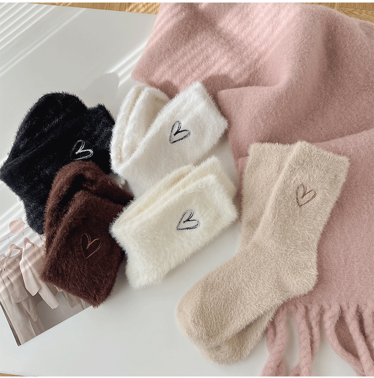 Socks Classification Nylon Fabric Type Women's Casual Heart Shape Nylon Embroidery Crew Socks A Pair