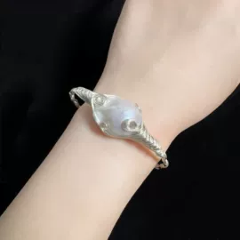 项链;戒指;耳钉