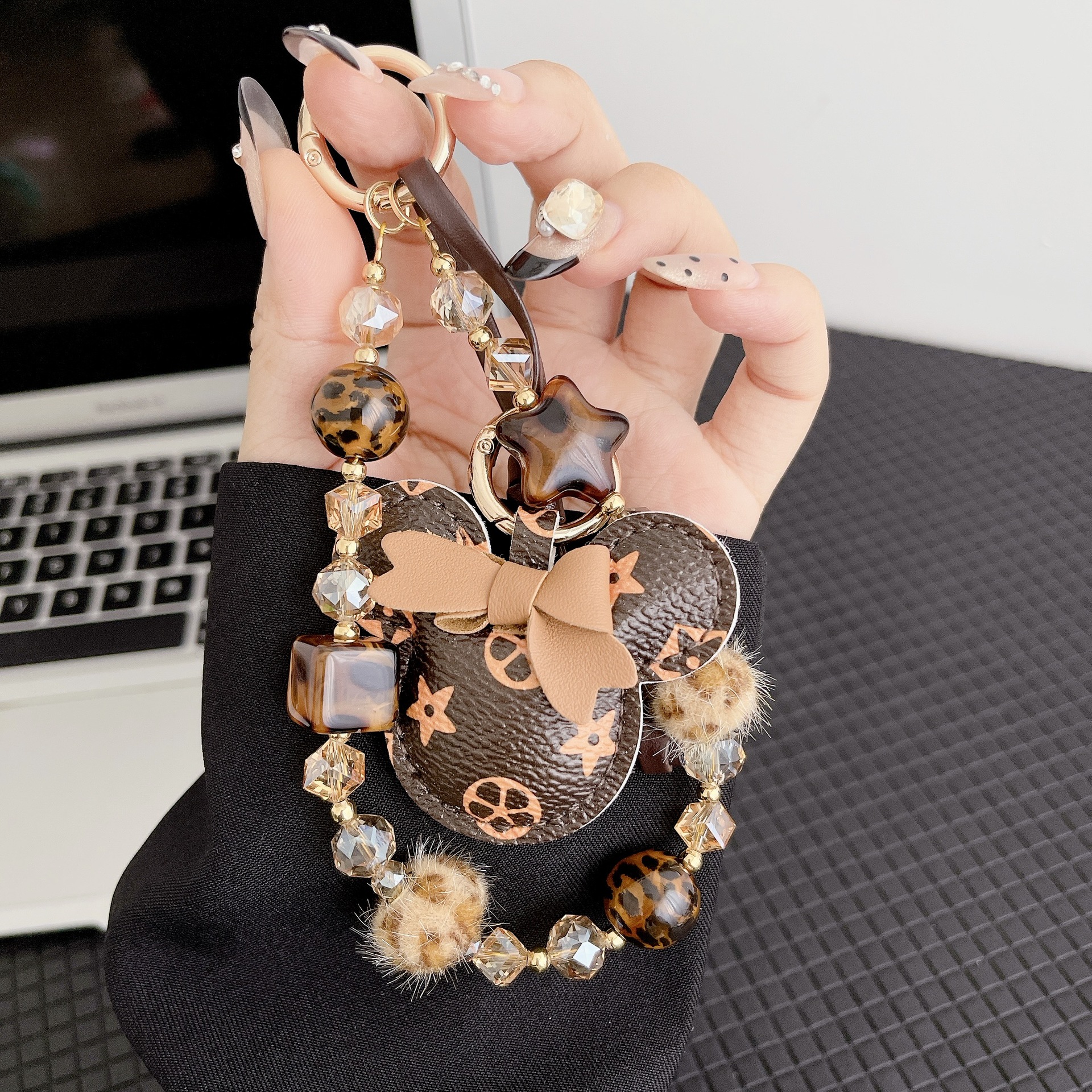 Buca mano de alta calidad de la serie de pulseras de leopardo Mickey pulseras de moda móvil mochila corta muñeca