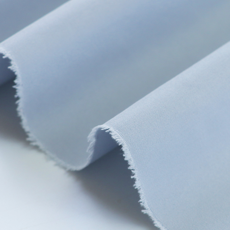 Fábrica en stock algodón de seda fresco liso T400 imitación algodón antiarrugas a prueba de viento tela Otoño e Invierno casual abrigo rompevientos tela