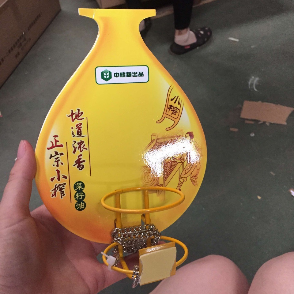 生产厂家直供花生油芝麻油小瓶试闻装金属挂架展柜可移动