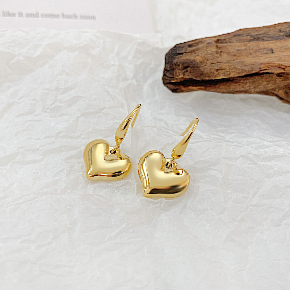 Simple Temperament Heart-shaped Stainless Steel Earrings display picture 6
