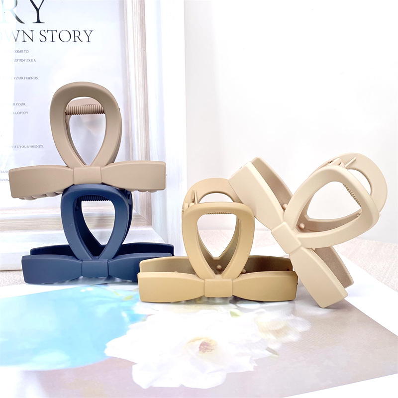 Pintura de caucho de alta calidad de plástico de tamaño grande y mediano tamaño pequeño agarre leche té color horquilla hacia atrás cabeza agarre 2 yuanes supermercado accesorios para el cabello