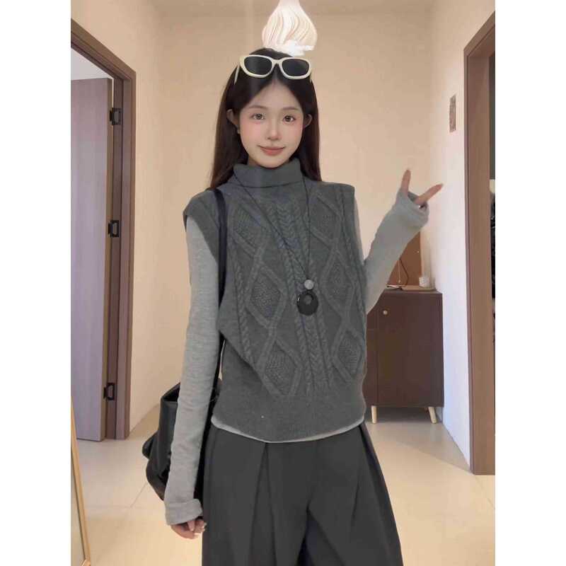 Korean Style Elegant High-Neck Cable Knit Double-Sided Polar Fleece Sleeveless Sweater for Women Autumn/Winter 2025 Vest Sweater Korean Style Elegant High-Neck Cable Knit Double-Sided Polar Fleece Sleeveless Sweater for Women Autumn/Winter 2025 Vest Sweater