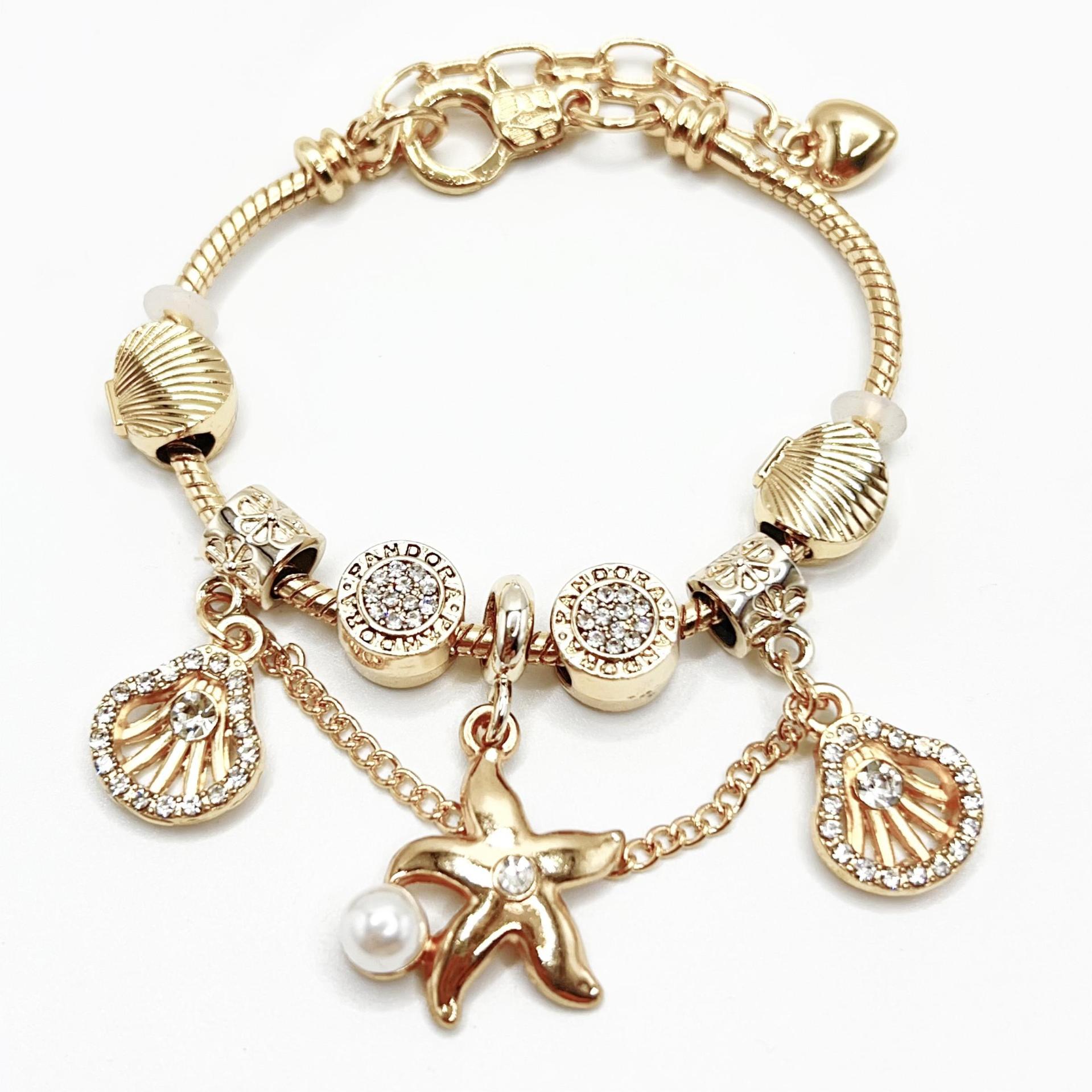 春夏の新型の小清新で甘い少女風のストライプの花の愛の蝶の数珠のブレスレットの透かし彫りのダイヤモンドの手の串