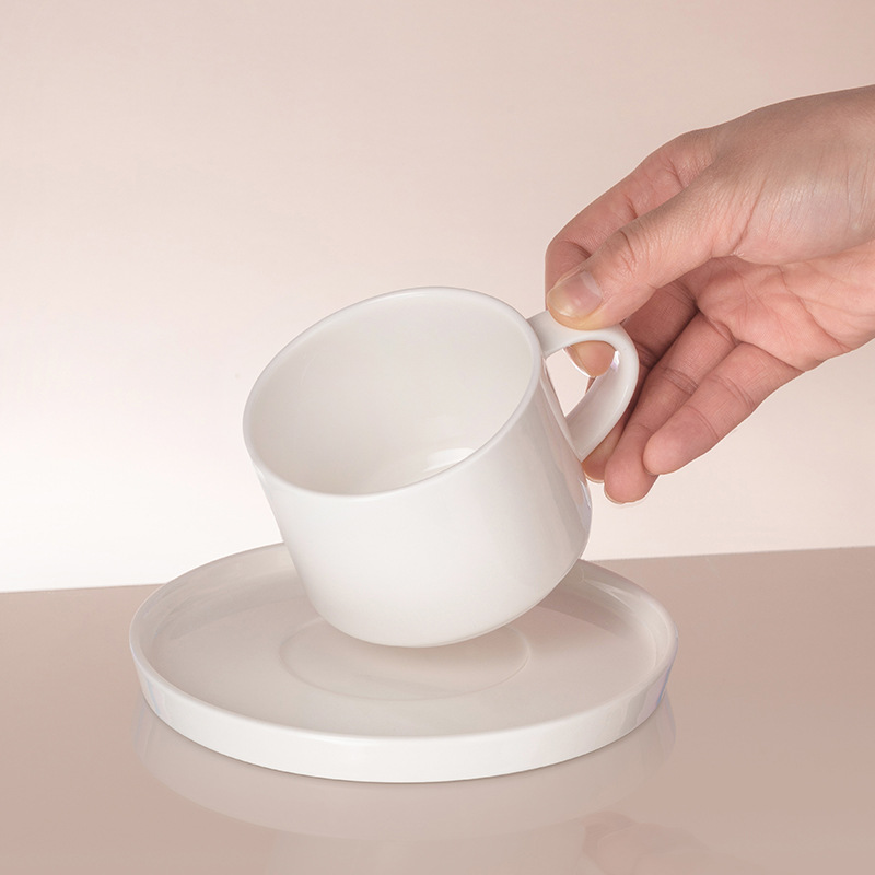 Taza de café personalizada de fábrica Taza de cerámica creativa Taza de cerámica Plato Taza de café Diseño Sensación Xiaozhong Una taza Un plato