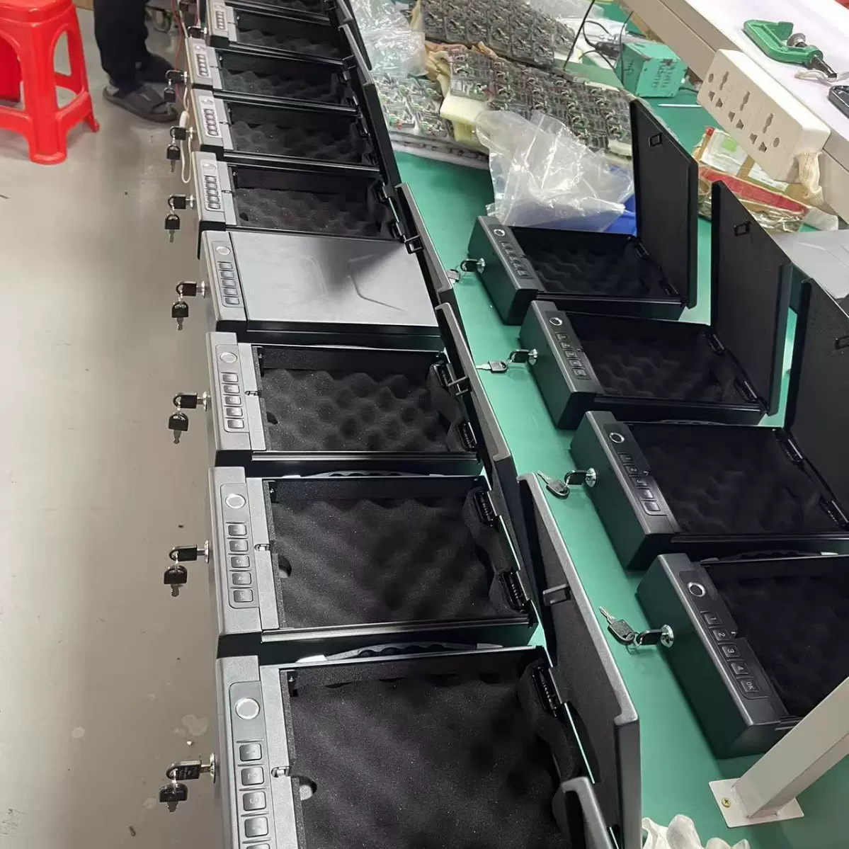 gun safe 带APP迷你枪盒保险箱指纹密码手枪盒便携式车载枪盒欧美