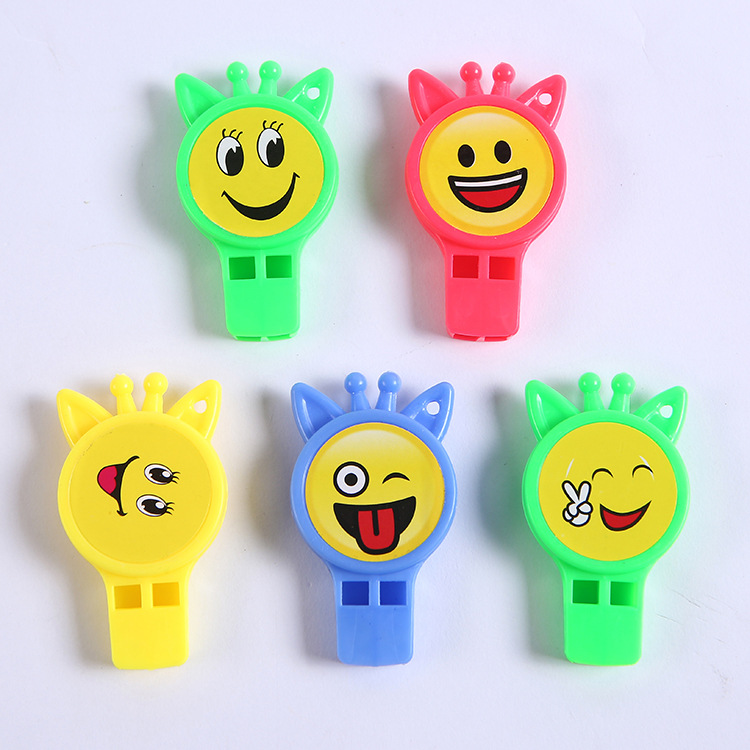 Expresión de fútbol silbato de dibujos animados al por mayor fábrica directa silbato árbitro marca nuevos juguetes de plástico para niños al por mayor