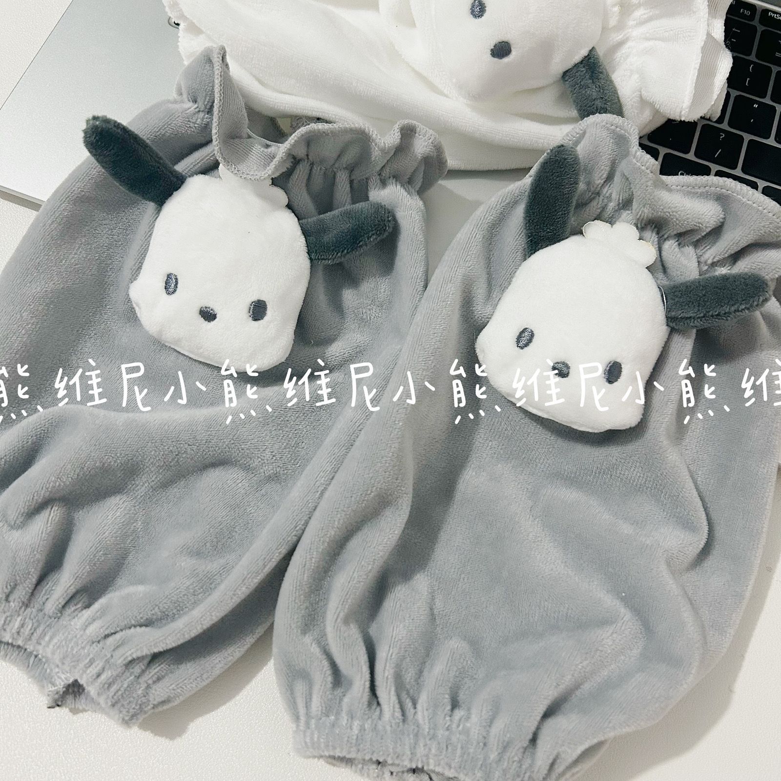 회색 귀가 달린 손수건